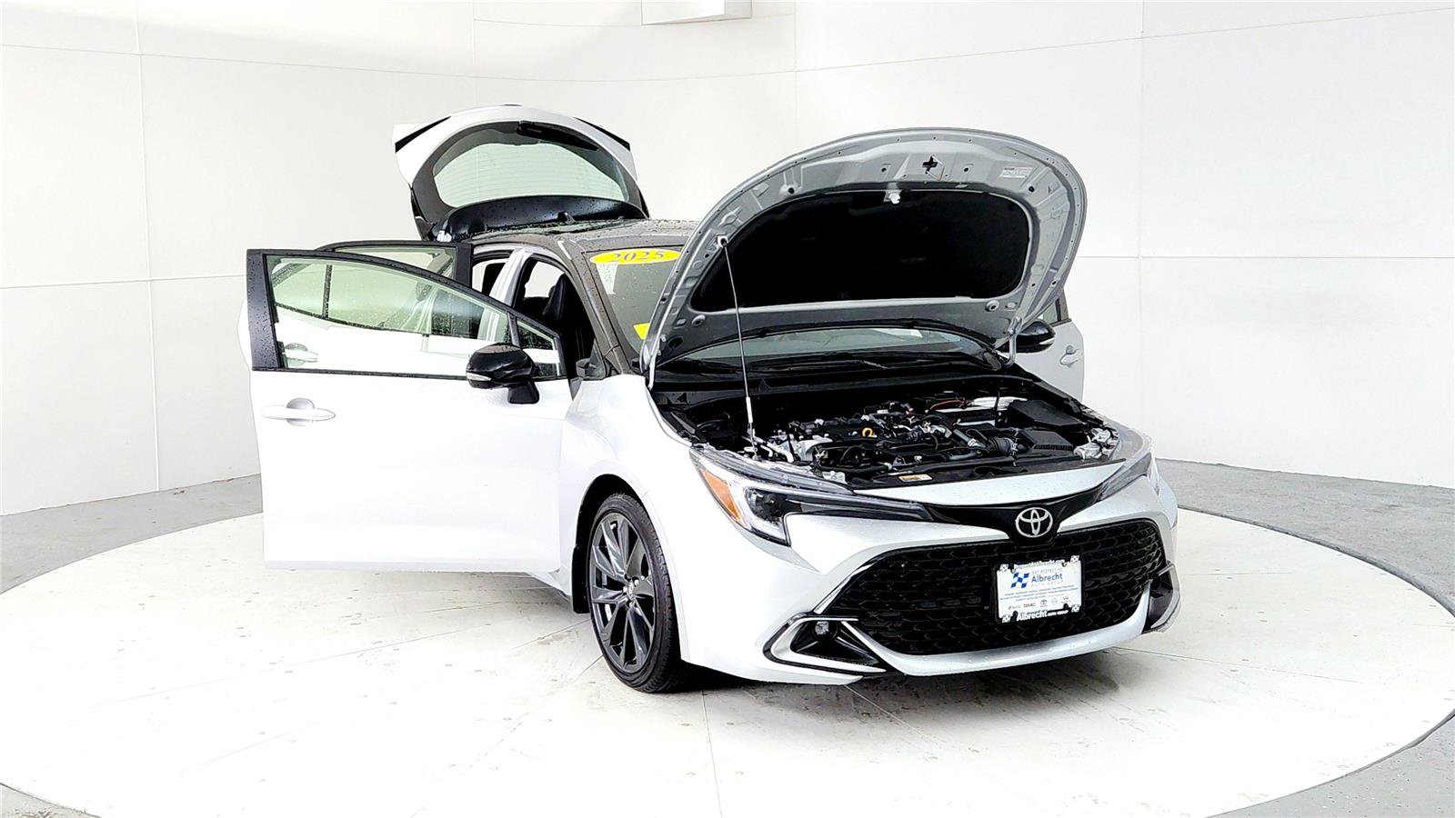 Certified 2025 Toyota Corolla XSE FWD image 9