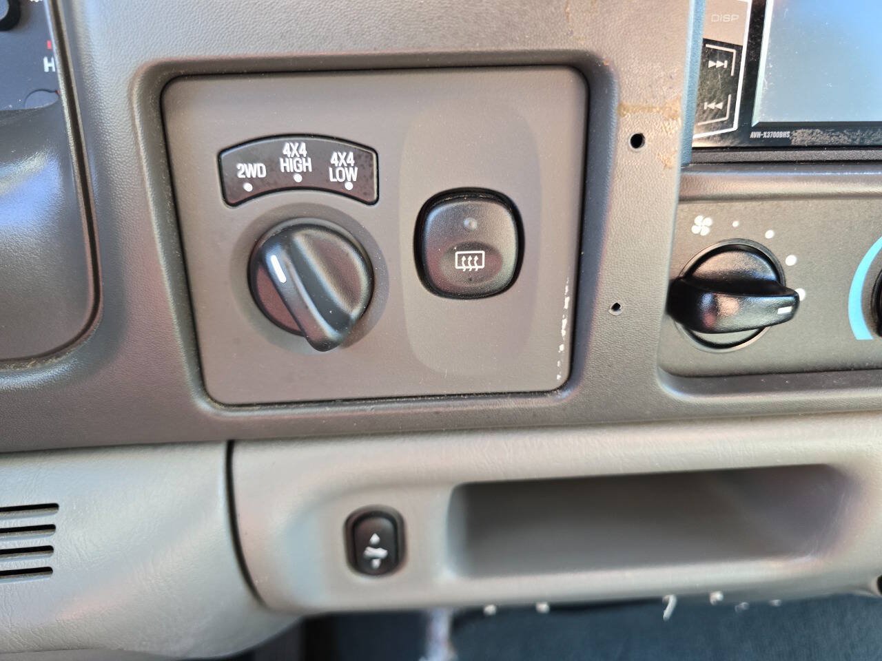Used 2004 Ford Excursion XLT AWD/4WD image 20