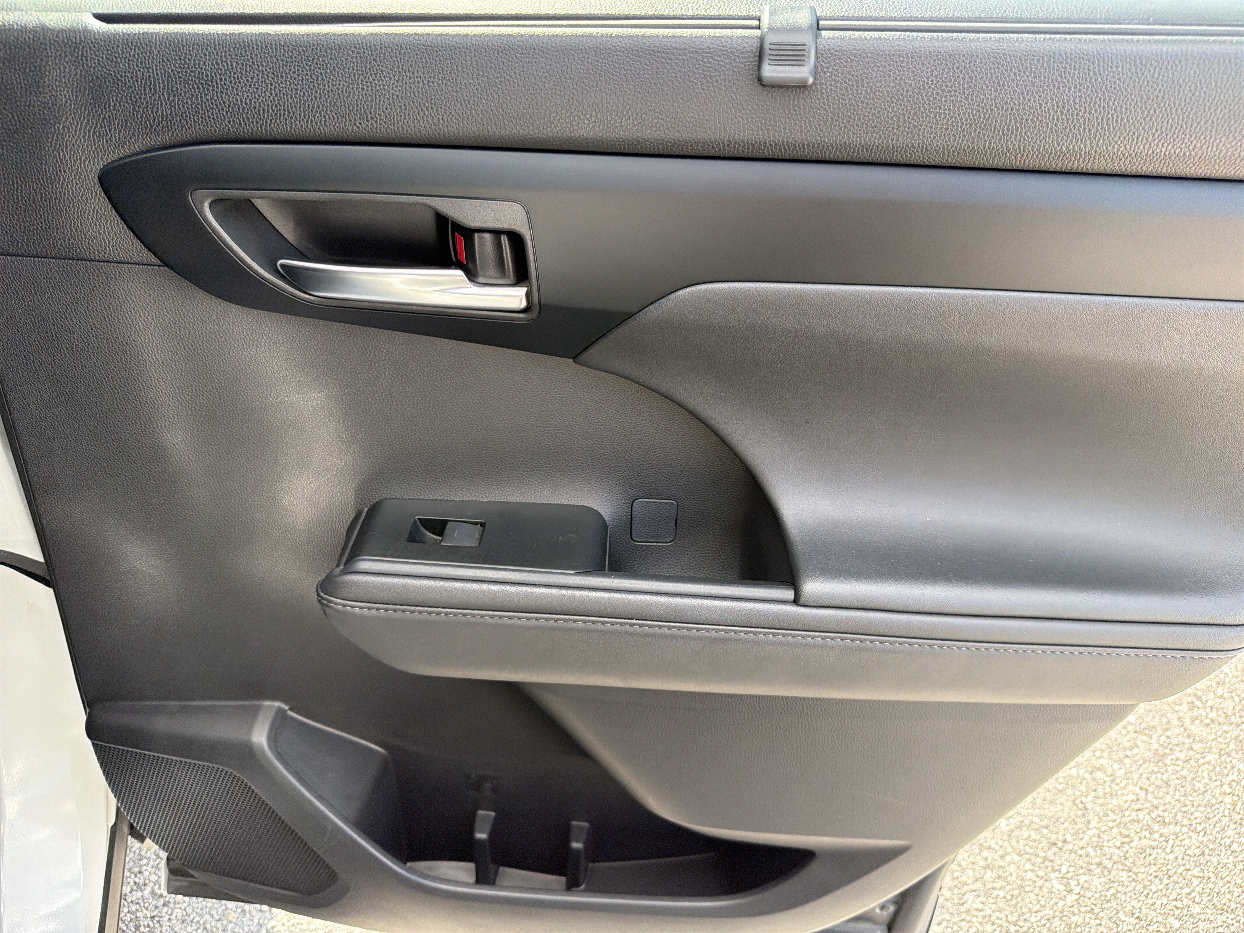 Certified 2025 Toyota Highlander XLE FWD image 28