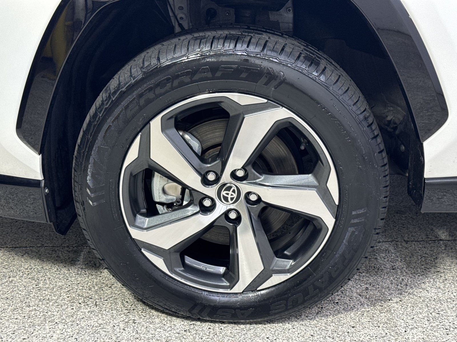 Used 2025 Toyota RAV4 SE w/ Weather & Moonroof Package AWD/4WD image 24