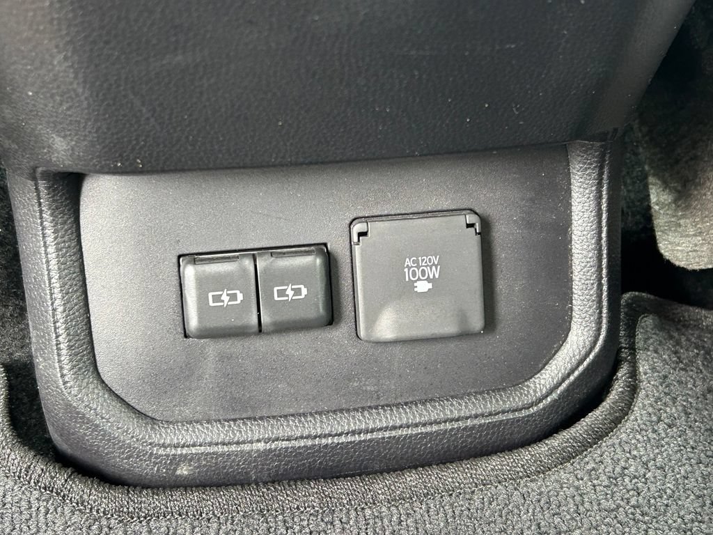 Used 2023 Toyota Highlander Platinum FWD image 24