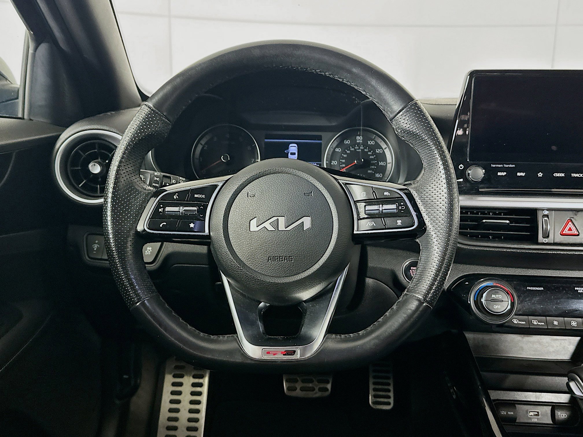 Used 2023 Kia Forte GT-Line w/ GT-Line Premium Package image 18