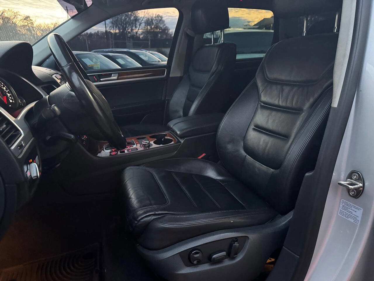 Used 2014 Volkswagen Touareg TDI image 27