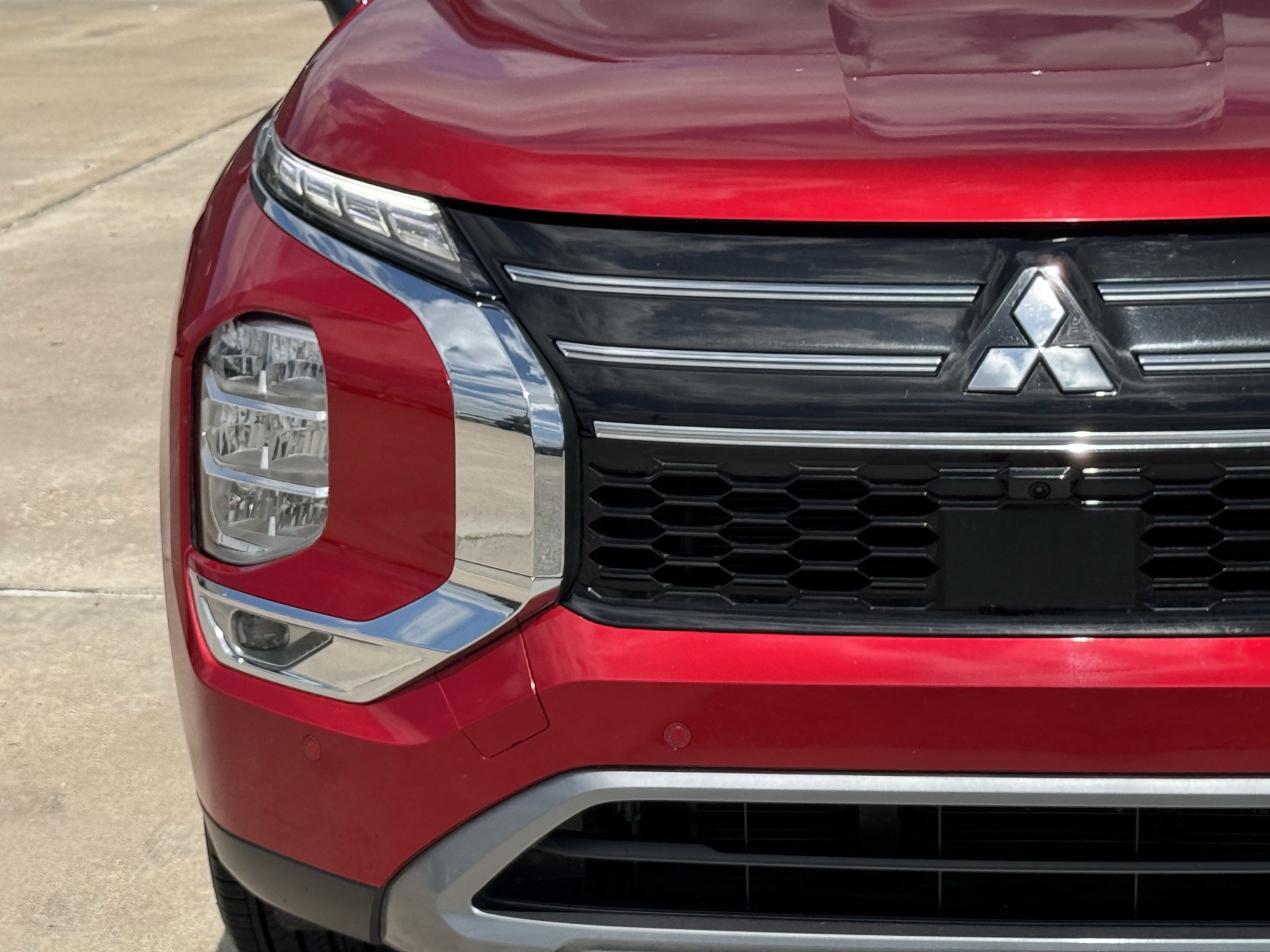 Used 2025 Mitsubishi Outlander SE FWD image 6