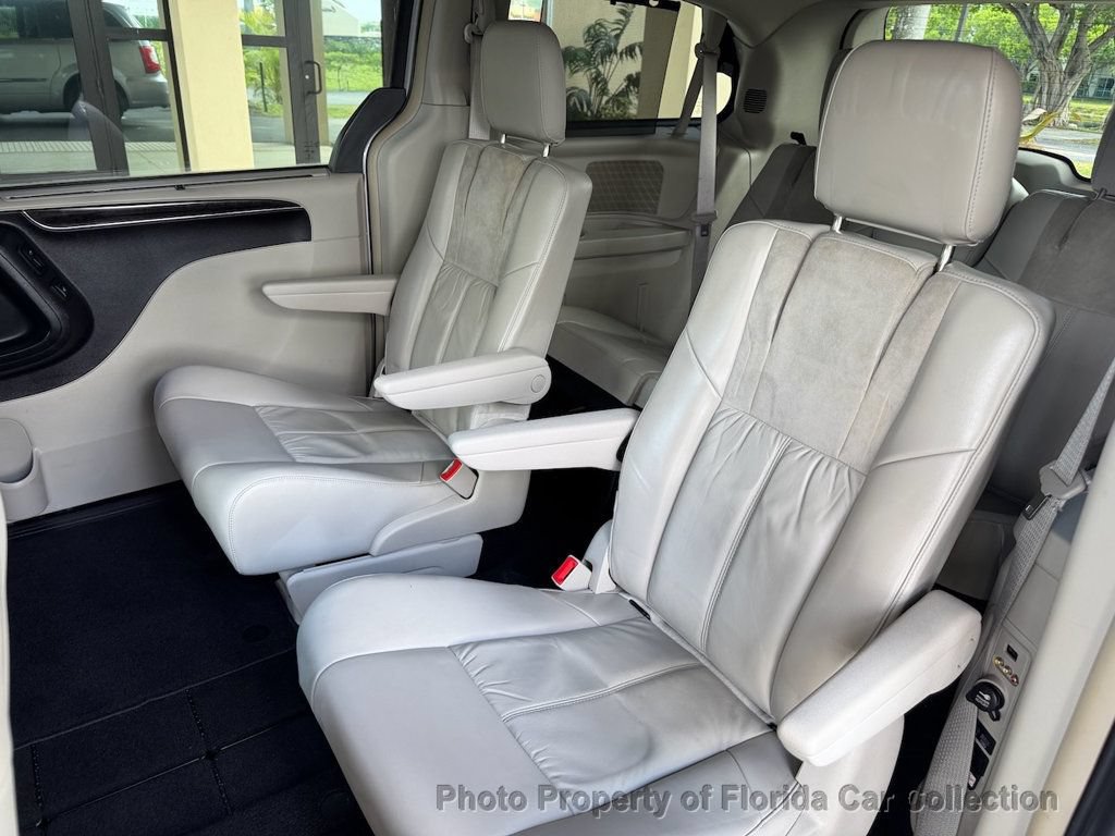 Used 2013 Chrysler Town & Country Limited w/ Luxury Group FWD image 31