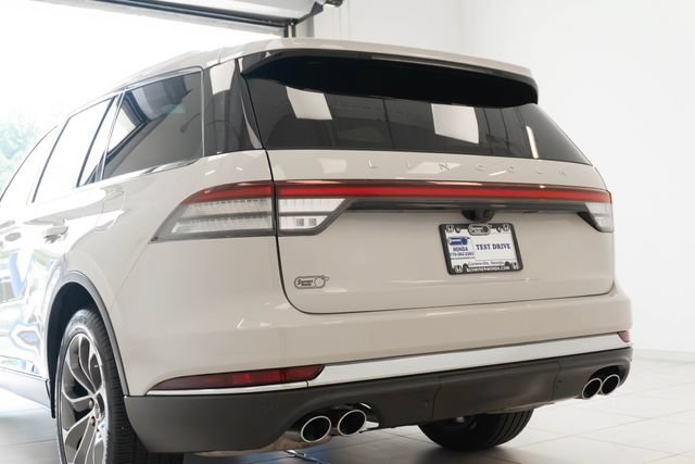 Used 2025 Lincoln Aviator Reserve w/ Illumination Package AWD/4WD image 11