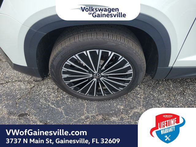 Used 2025 Volkswagen Taos SE FWD image 5