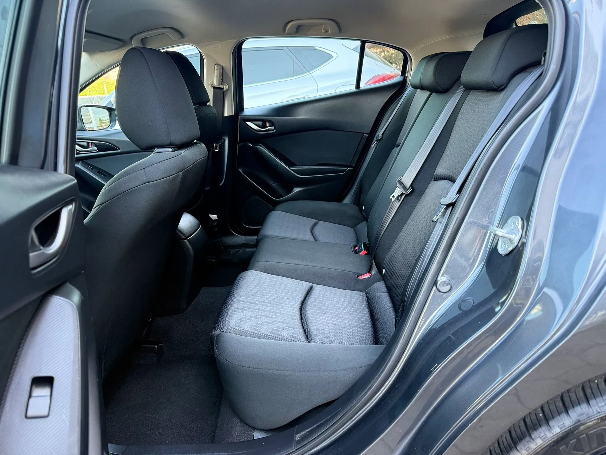 Used 2014 MAZDA MAZDA3 i Sport image 23