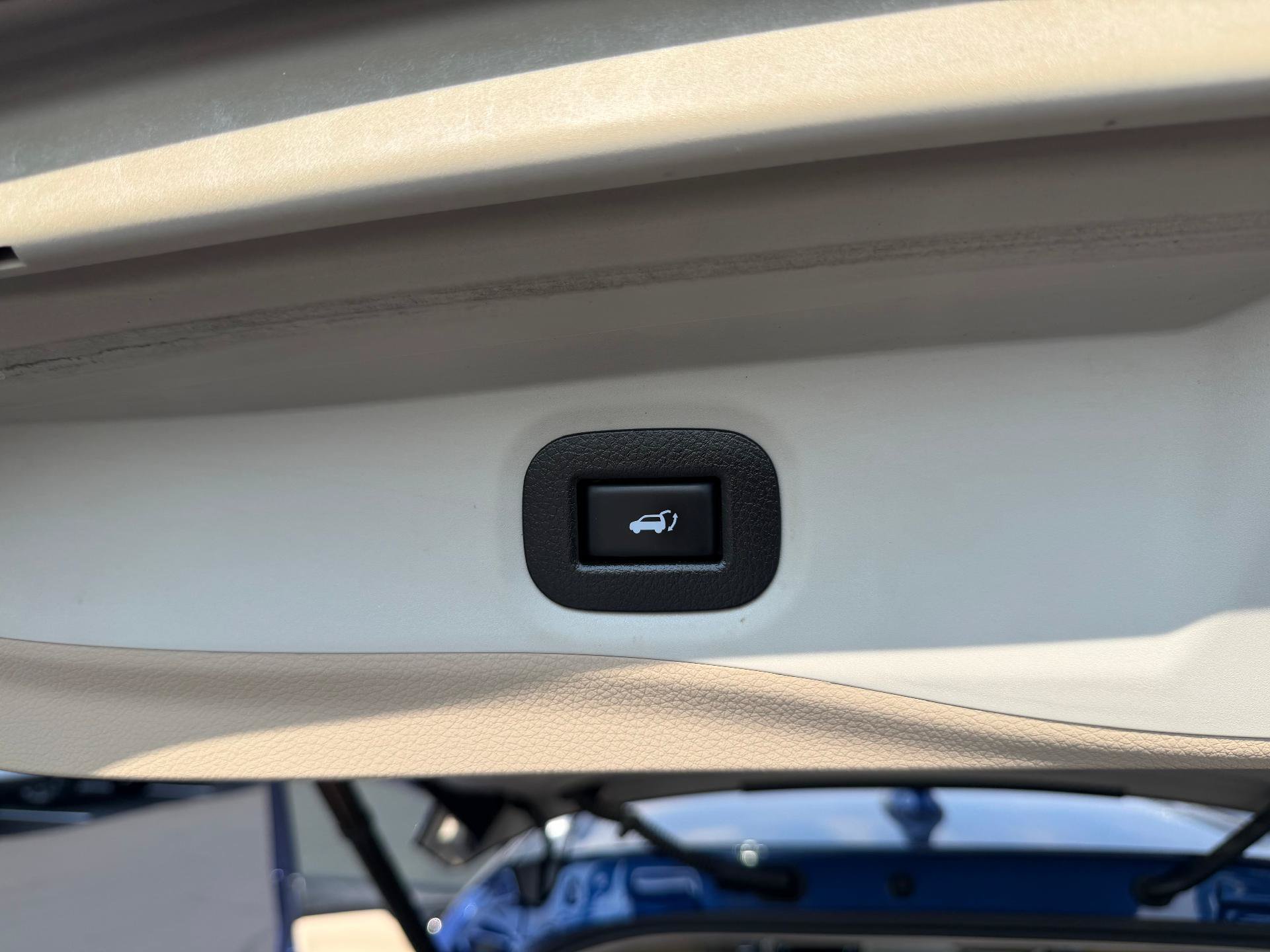 Used 2018 Nissan Rogue SL w/ Premium Package AWD/4WD image 14
