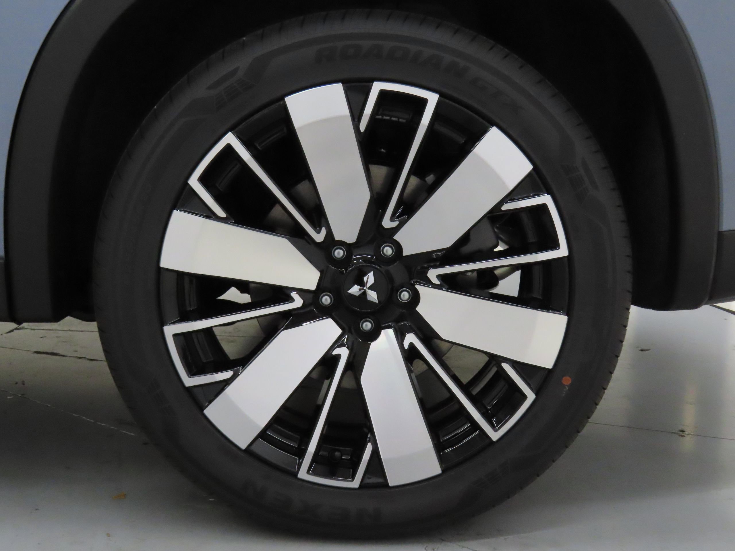 New 2025 Mitsubishi Outlander SE image 26