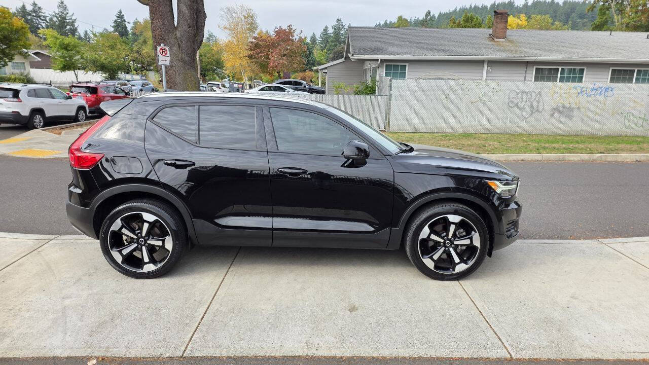 Used 2020 Volvo XC40 T5 Momentum w/ Protection Package Premier AWD/4WD image 4