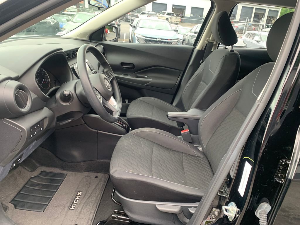 Used 2022 Nissan Kicks S FWD image 9