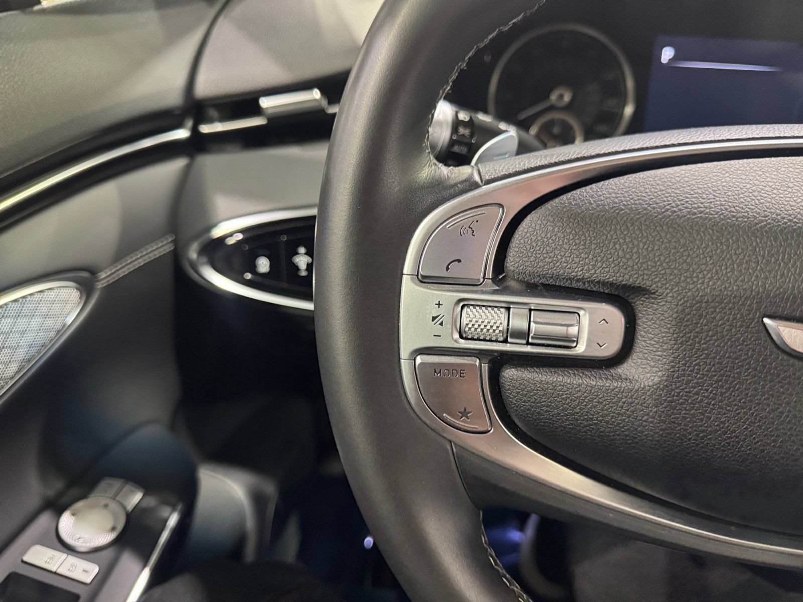 Used 2024 Genesis GV70 2.5T AWD/4WD image 19