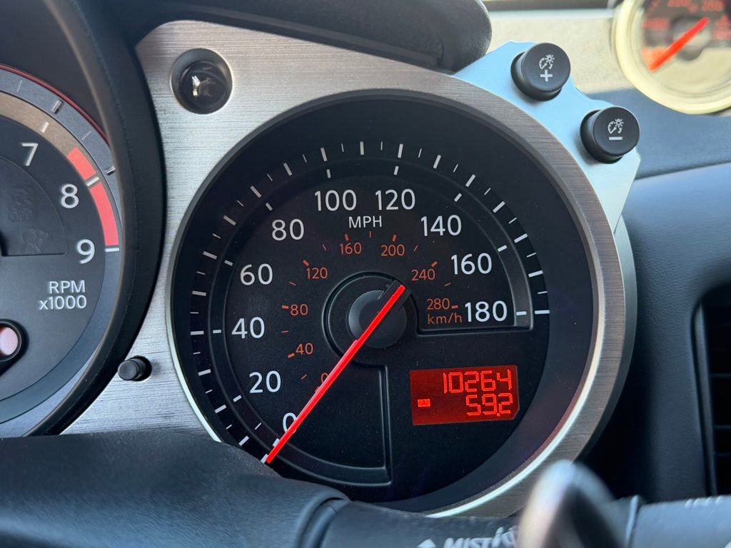 Used 2016 Nissan 370Z Touring image 18