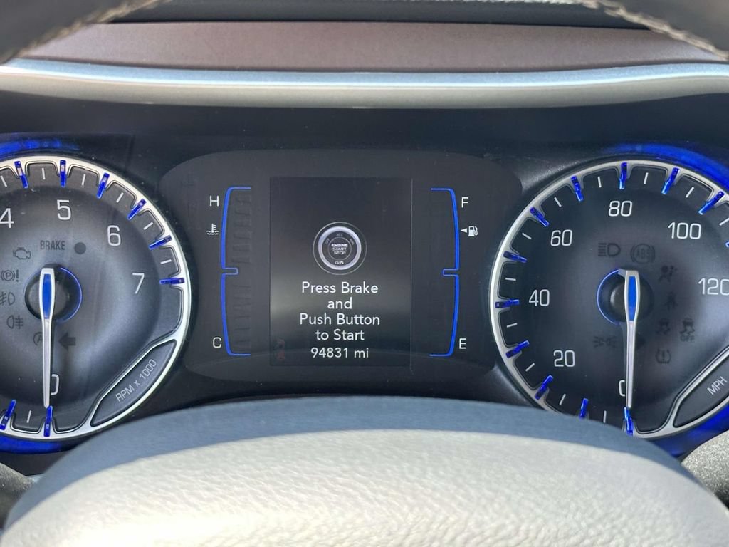 Used 2022 Chrysler Voyager LX FWD image 18