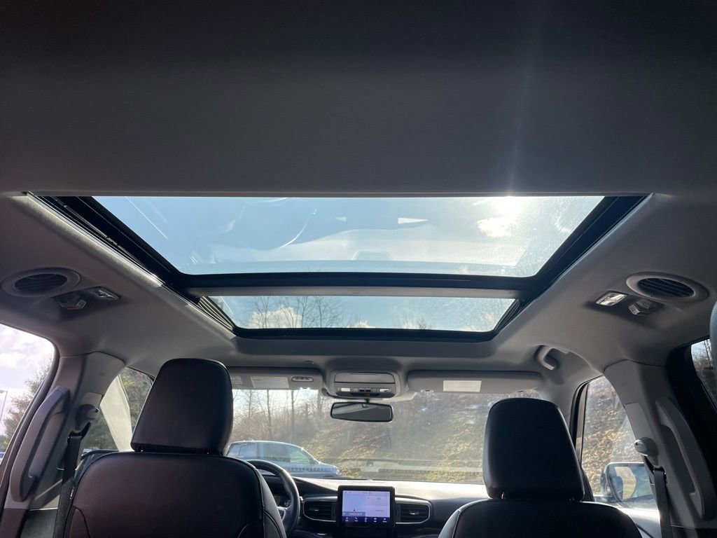 Used 2022 Ford Explorer Limited w/ Equipment Group 301A image 26