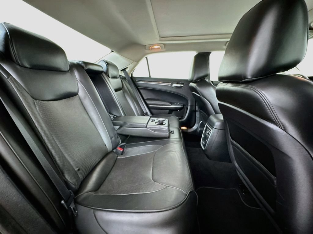 Used 2019 Chrysler 300 Limited RWD image 26