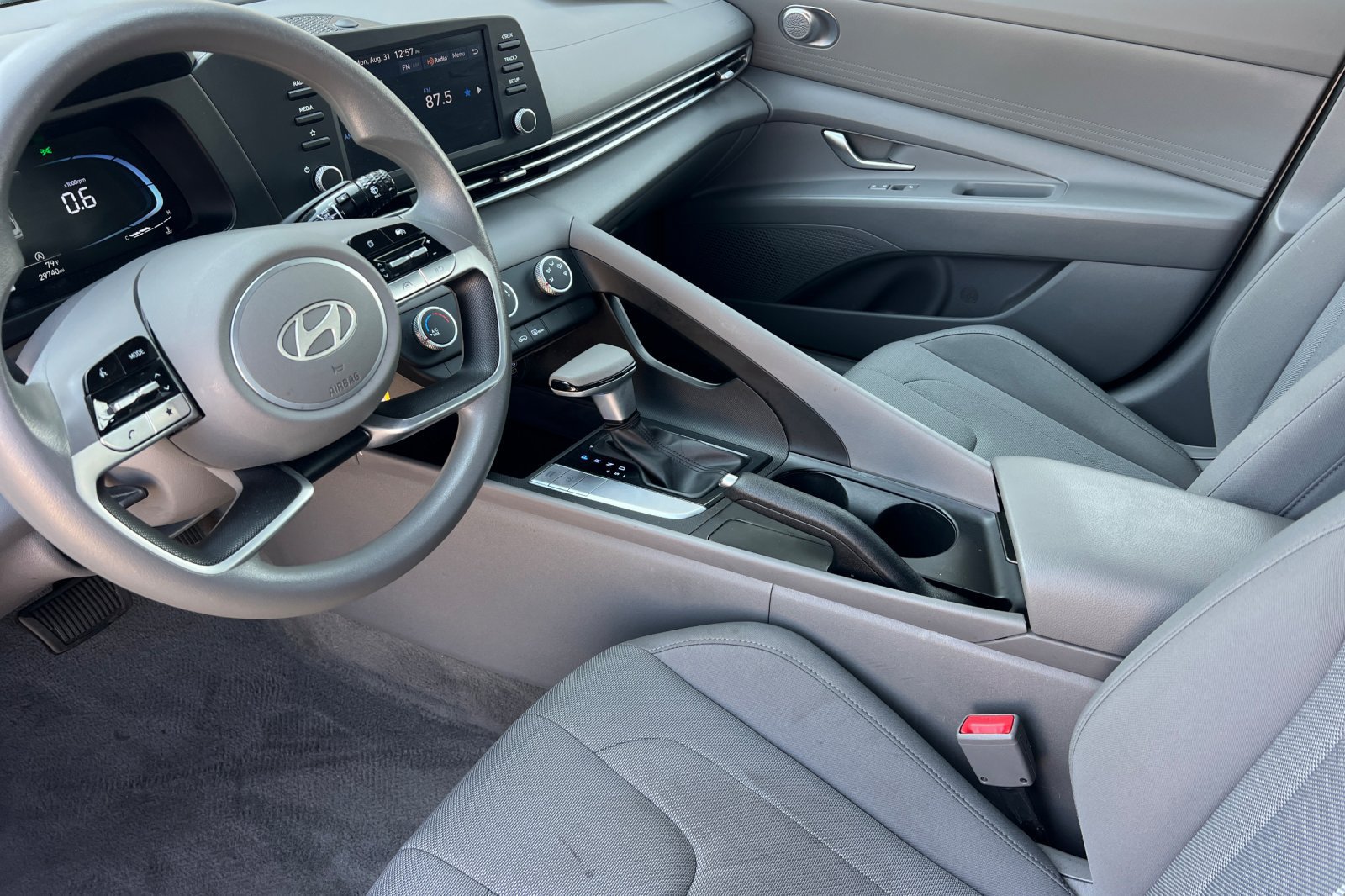 Used 2024 Hyundai Elantra SE FWD image 9
