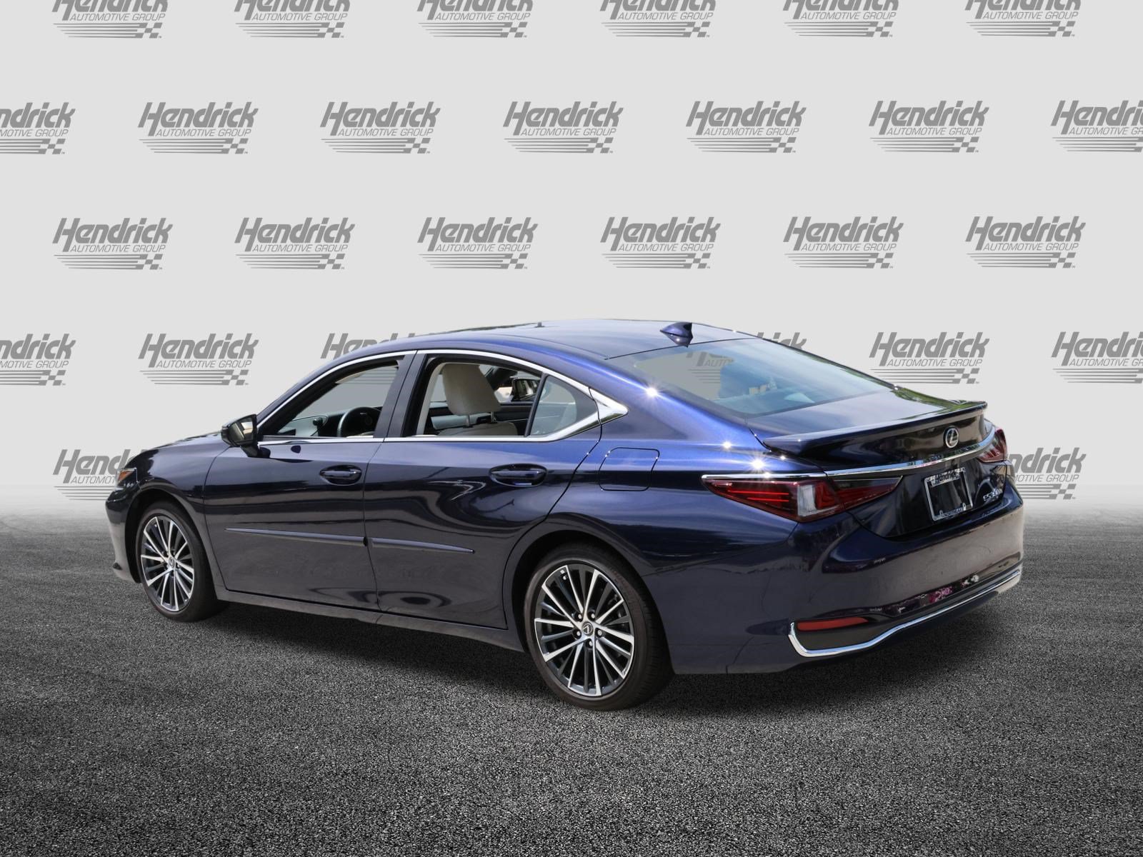 Used 2025 Lexus ES 300h w/ Premium Package FWD image 7