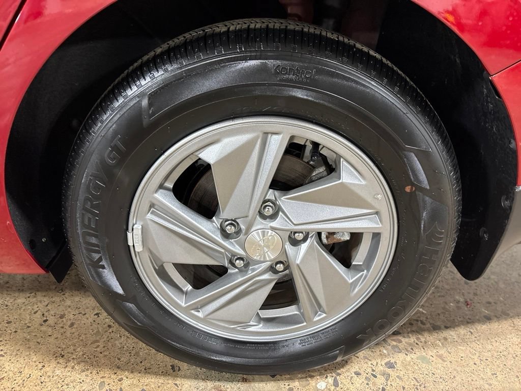 Certified 2025 Hyundai Elantra SE FWD image 9