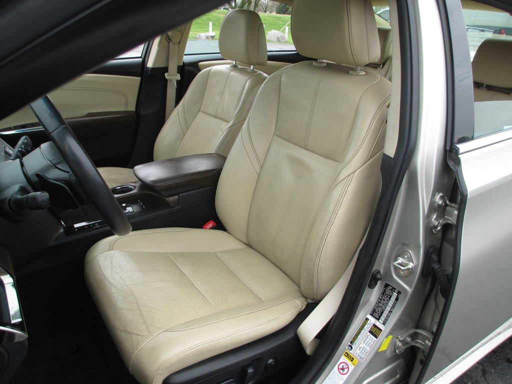 Used 2014 Toyota Avalon Limited w/ Technology Package image 19