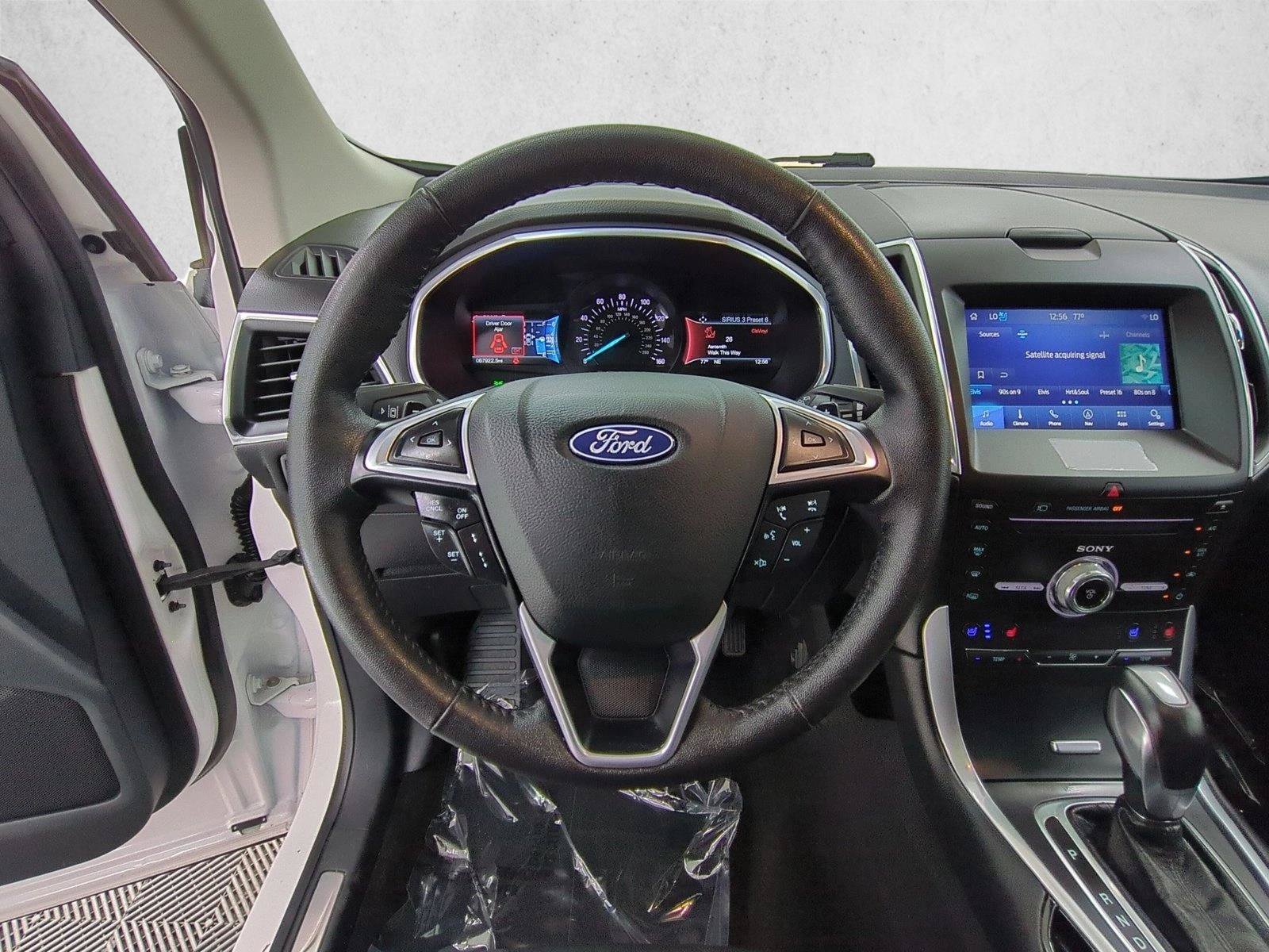Used 2018 Ford Edge Titanium w/ Equipment Group 302A AWD/4WD image 30