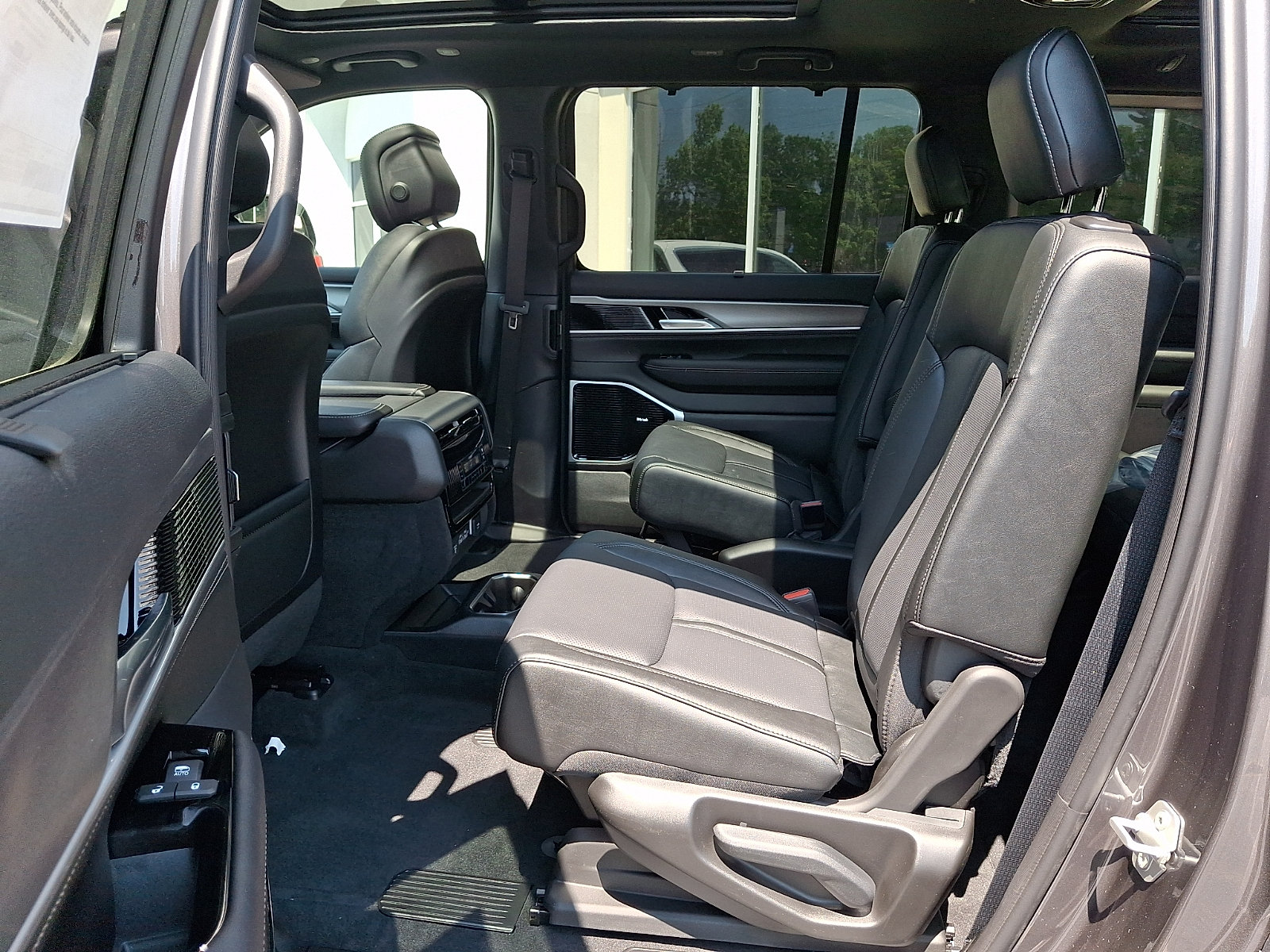 New 2026 Jeep Grand Wagoneer Limited AWD/4WD image 6