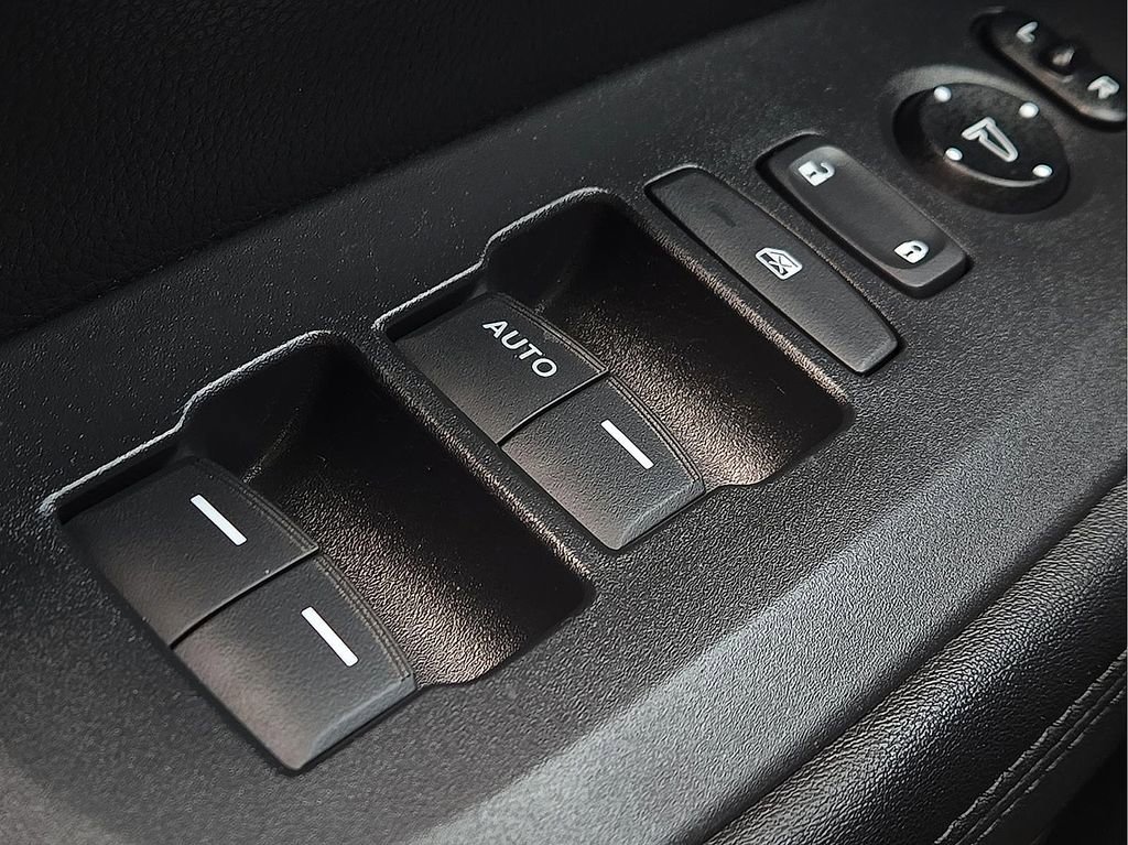 Used 2023 Honda HR-V LX image 17