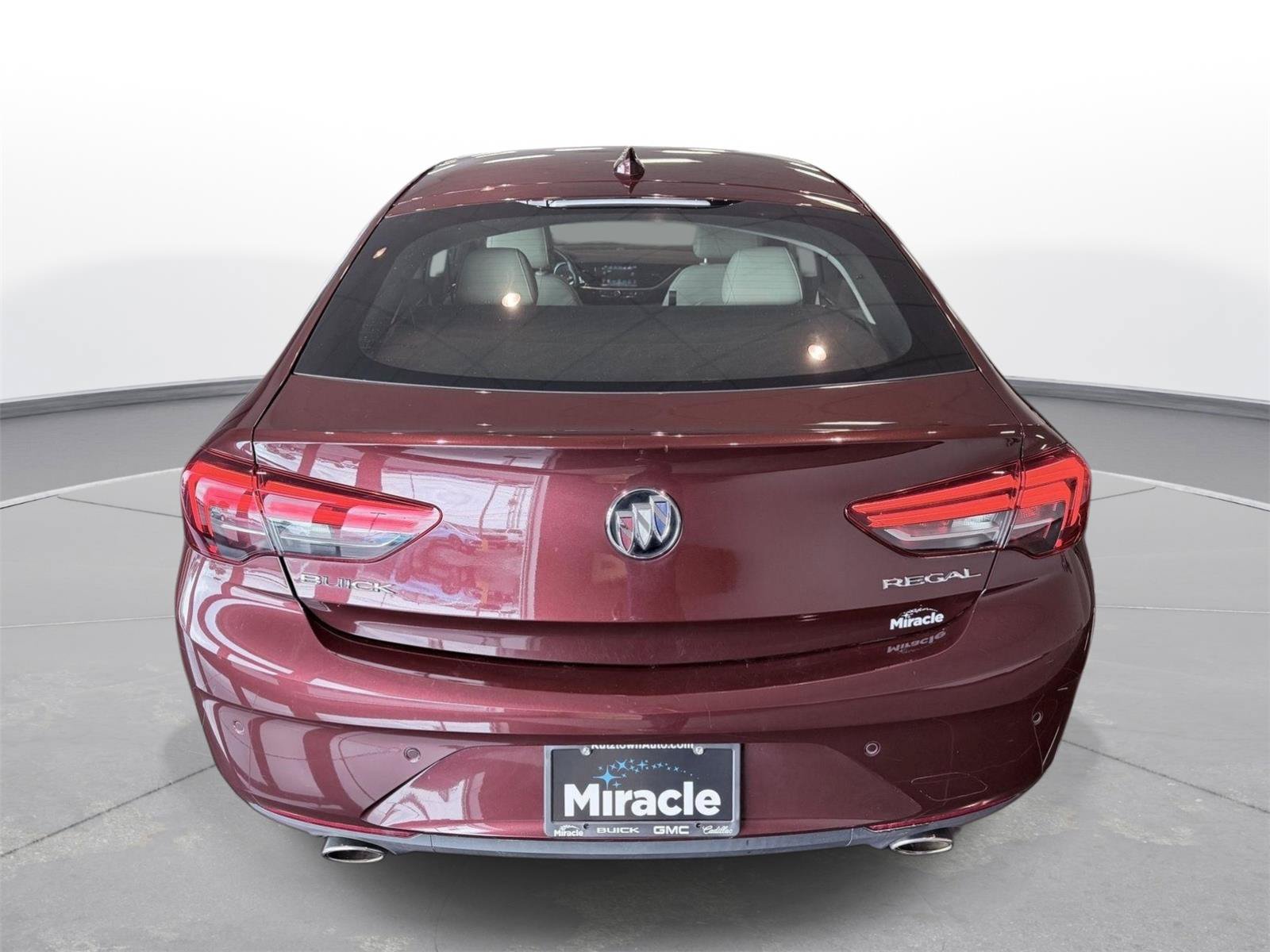 Used 2018 Buick Regal Essence w/ Driver Confidence Package #1 FWD image 14