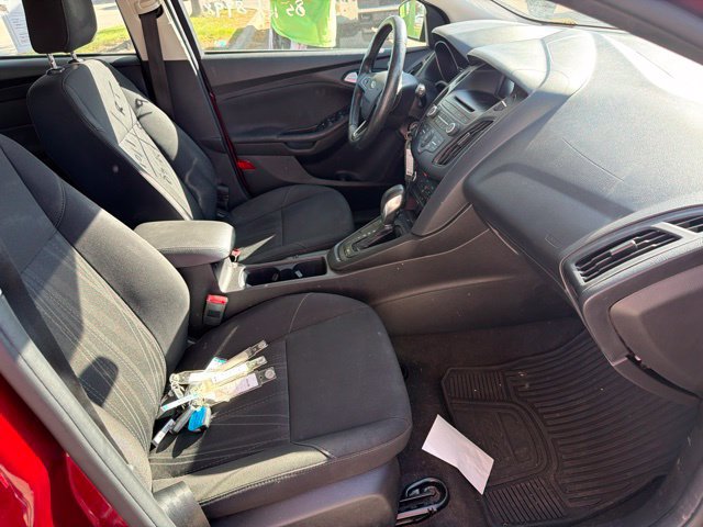 Used 2017 Ford Focus SE w/ Cold Weather Package FWD image 17
