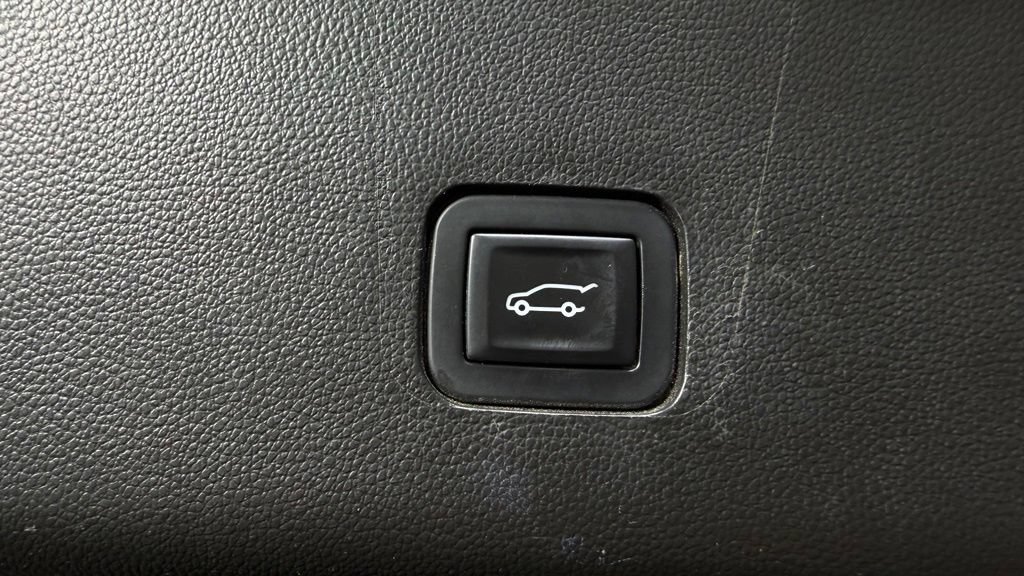 Used 2018 Chevrolet Traverse Premier AWD/4WD image 12