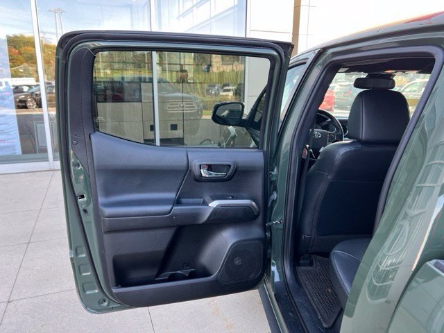 Used 2021 Toyota Tacoma Limited AWD/4WD image 30