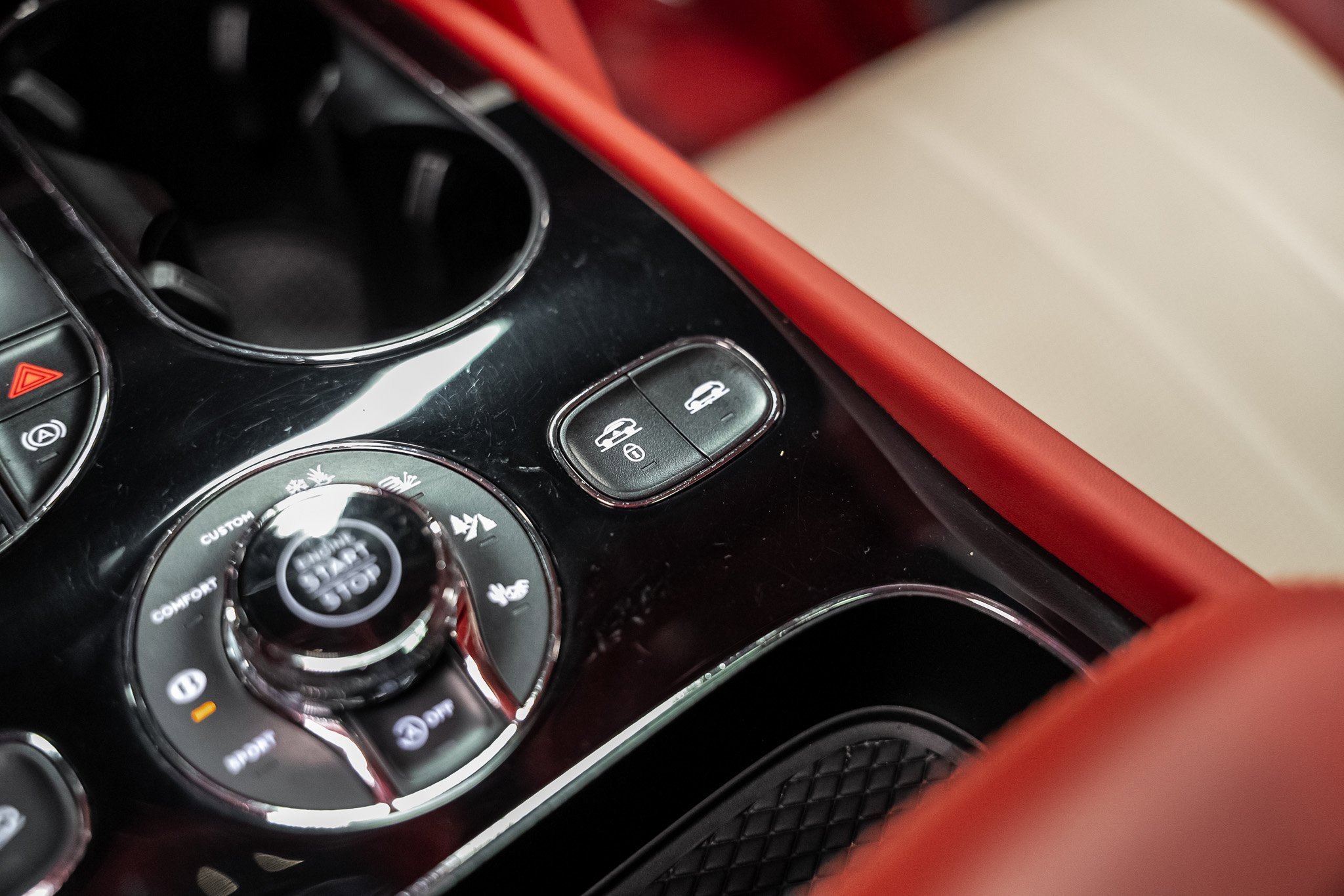 Used 2022 Bentley Bentayga image 45