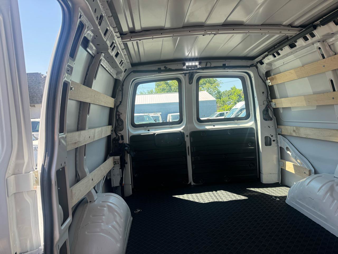 Used 2025 GMC Savana 2500 w/ Driver Convenience Package RWD image 9