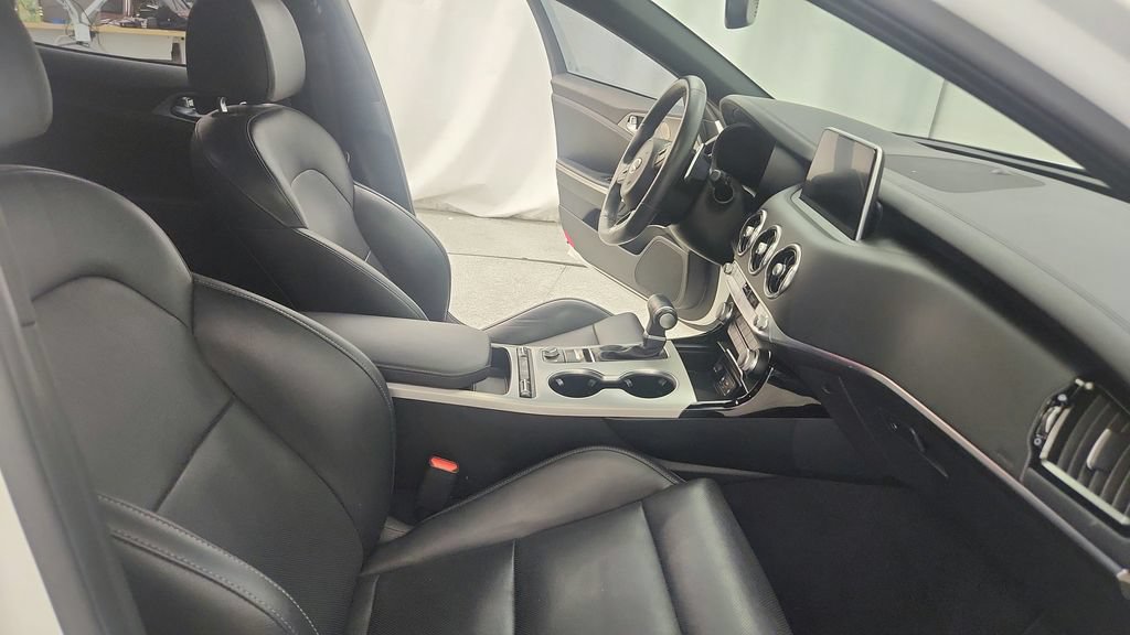Used 2021 Kia Stinger GT1 image 25