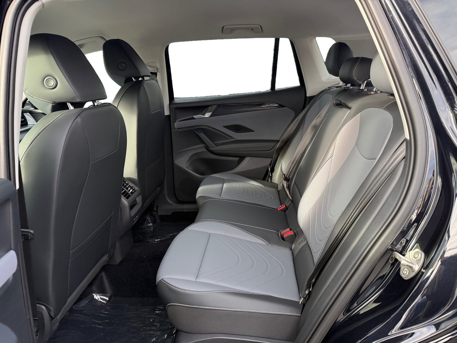 New 2026 Volkswagen Tiguan SE AWD/4WD image 16