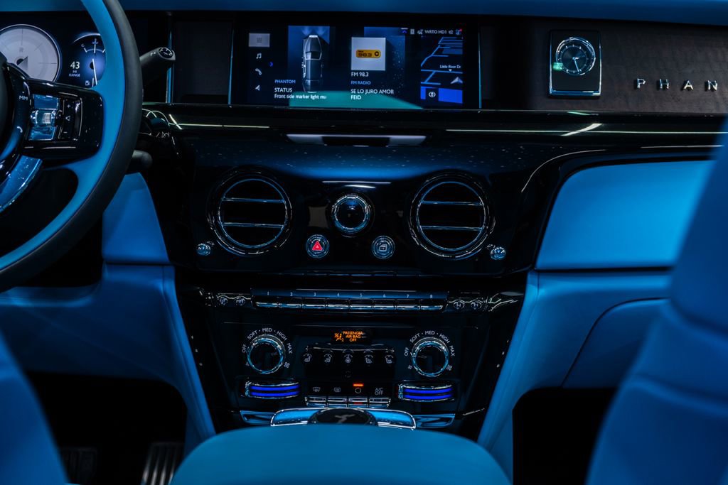 Used 2025 Rolls-Royce Phantom Sedan image 63