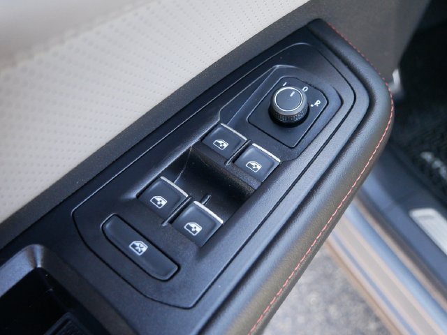 Used 2025 Volkswagen Atlas Peak Edition SE AWD/4WD image 15
