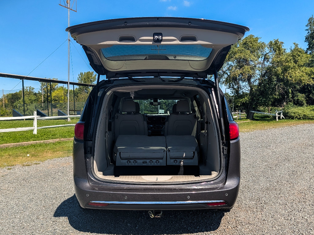 Used 2020 Chrysler Pacifica Limited FWD image 7