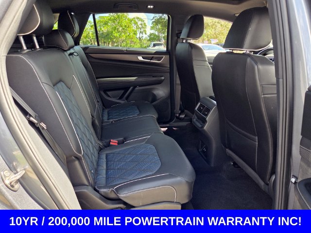 Used 2024 Volkswagen Atlas Cross Sport SEL Premium R-Line AWD/4WD image 16