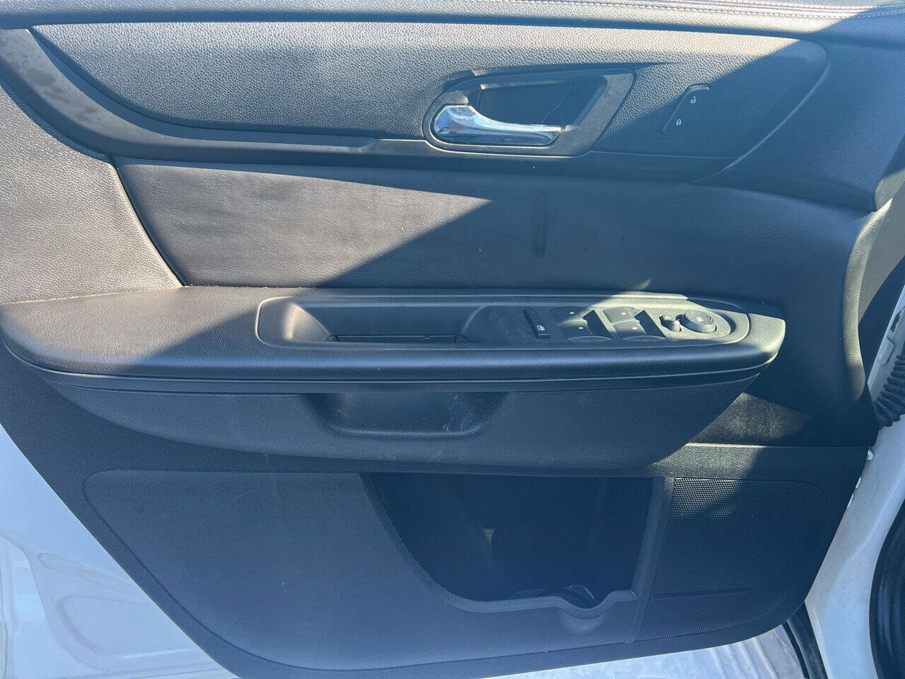 Used 2015 GMC Acadia SLE image 8