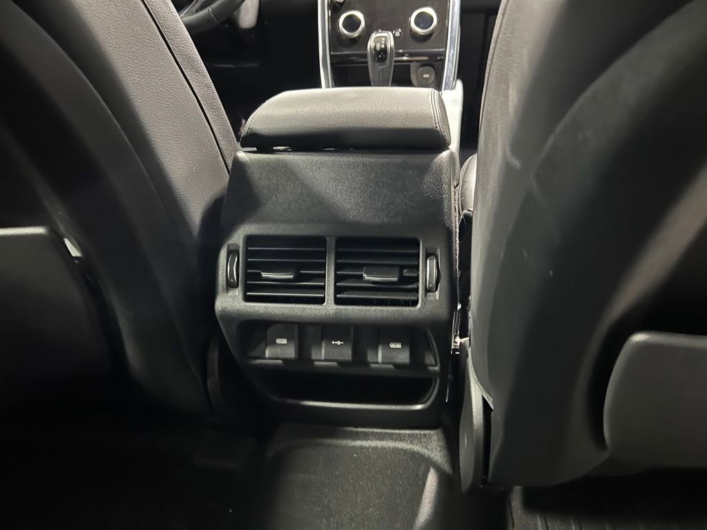 Used 2020 Land Rover Discovery Sport SE image 19
