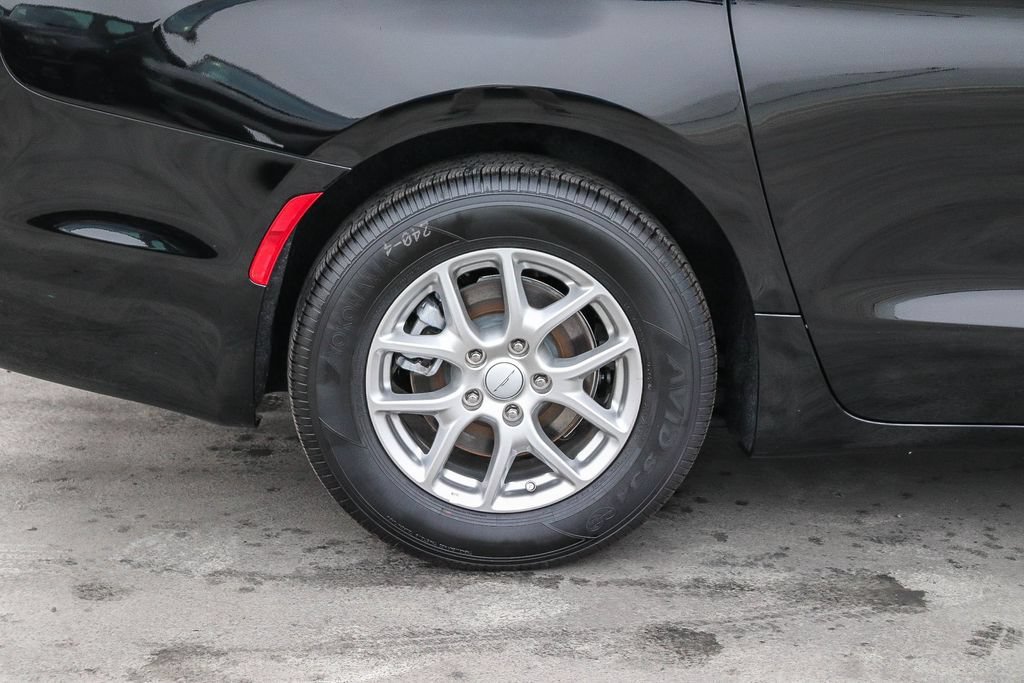 New 2027 Chrysler Pacifica Select FWD image 12