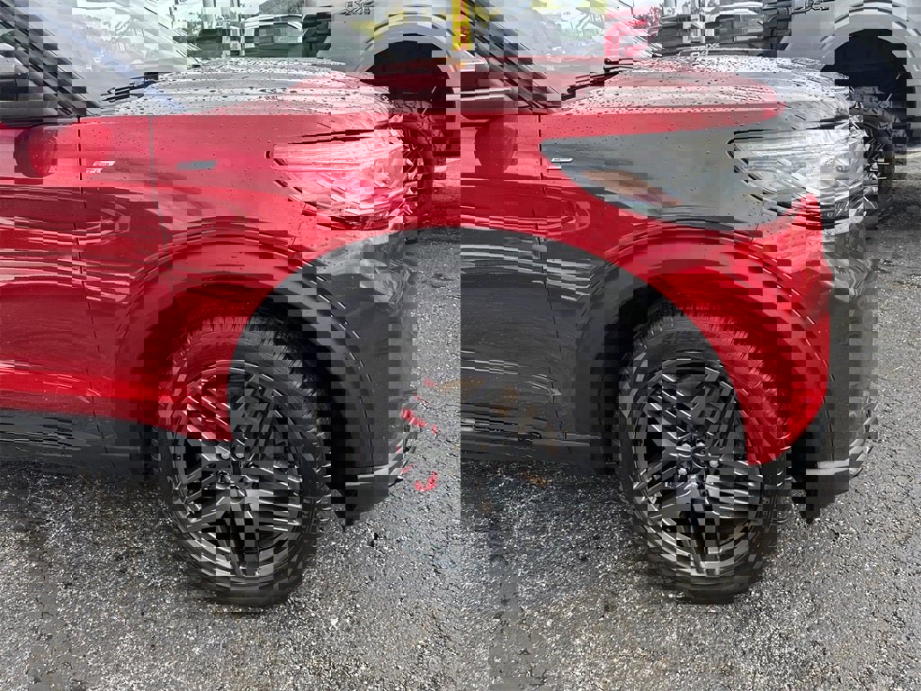 Used 2025 Ford Explorer ST-Line w/ Premium Package image 2