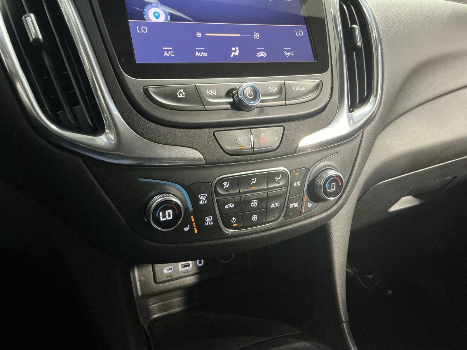 Used 2023 Chevrolet Equinox LT image 29