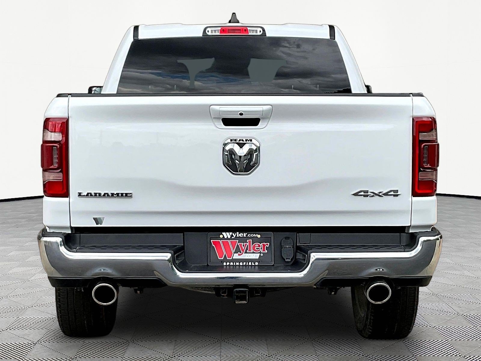 Used 2023 RAM 1500 Laramie AWD/4WD image 5
