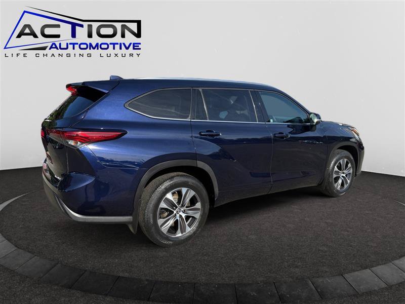 Used 2021 Toyota Highlander XLE AWD/4WD image 8