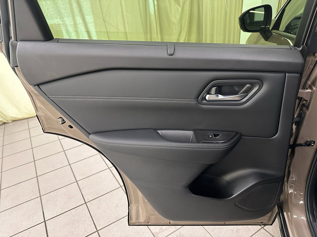 Used 2025 Nissan Rogue SL w/ Tech Package AWD/4WD image 34