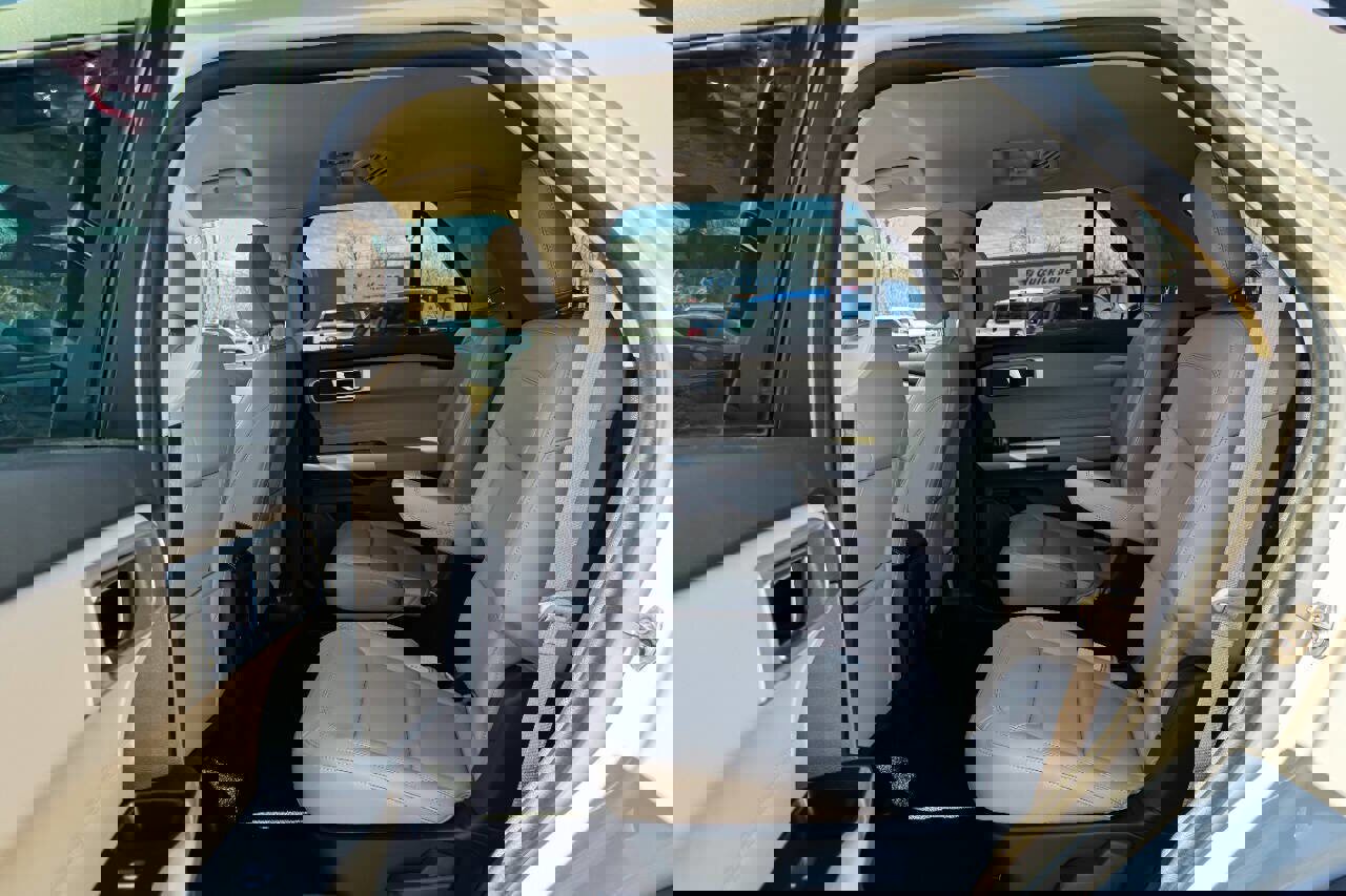 Used 2023 Ford Explorer XLT w/ Equipment Group 202A image 19