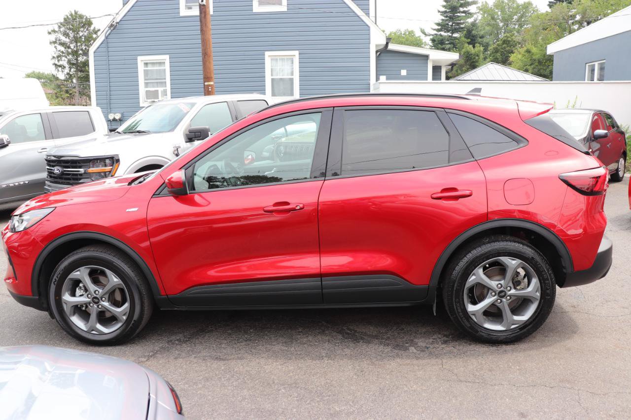 Used 2025 Ford Escape ST-Line Select AWD/4WD image 2
